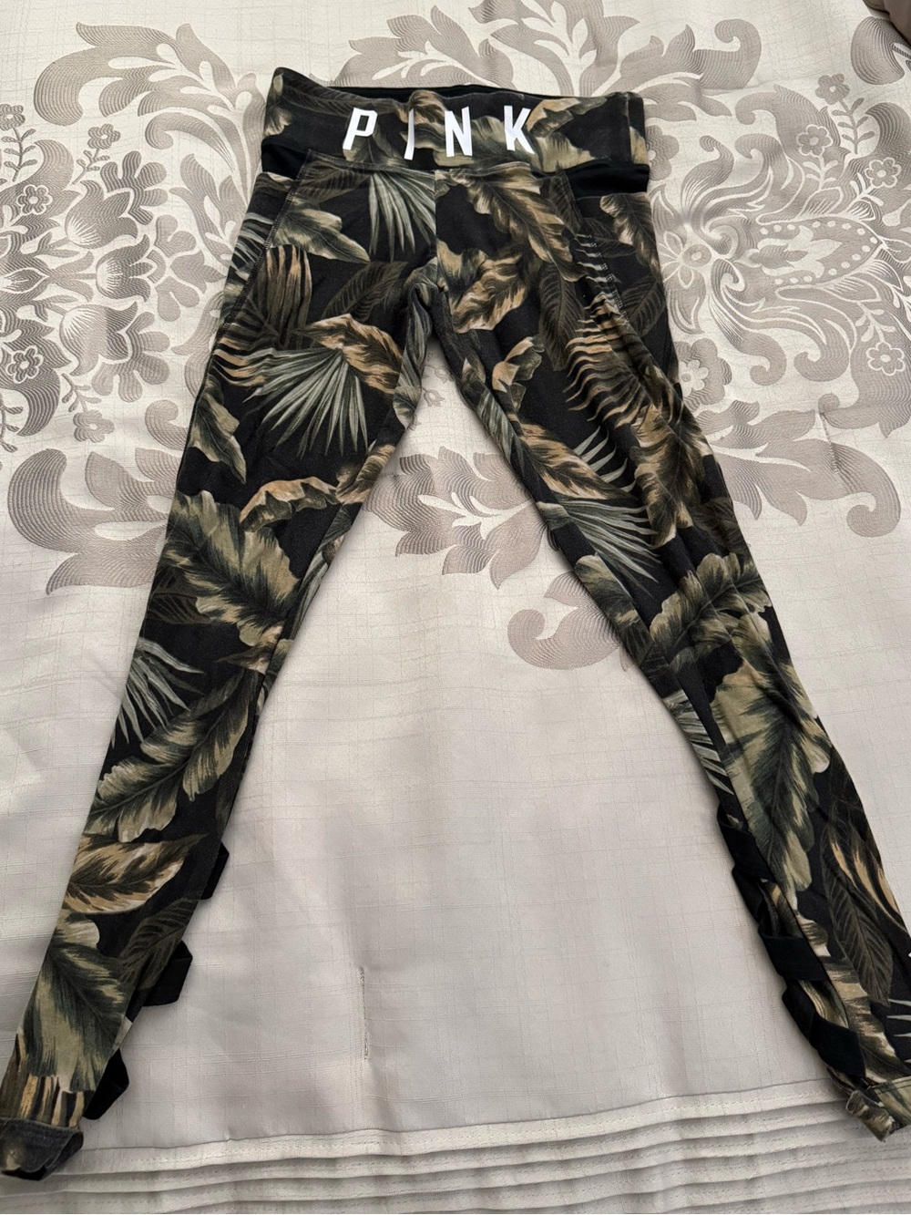 PINK Victoria's Secret Tropical Leaf Print Leggings in Black and Green